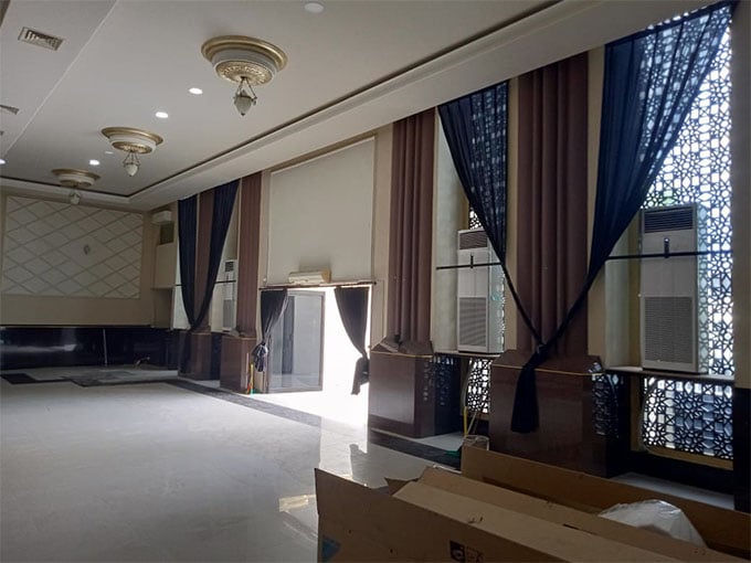 AC Floor Standing dipasang di atas